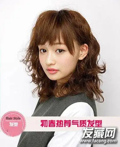 螺旋烫中长卷发发型2022春夏最流行16款女生发型