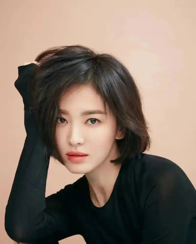 四十岁女性,长发可能不再适合你!试试这3款发型