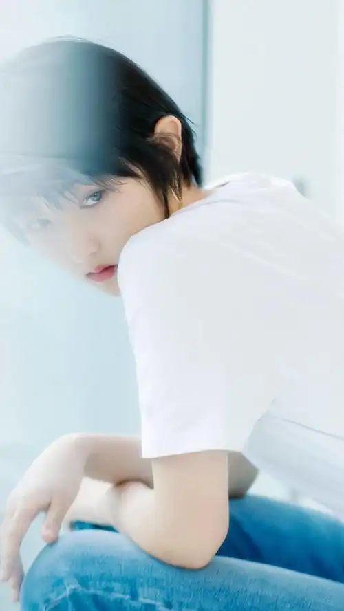 短发清爽张子枫