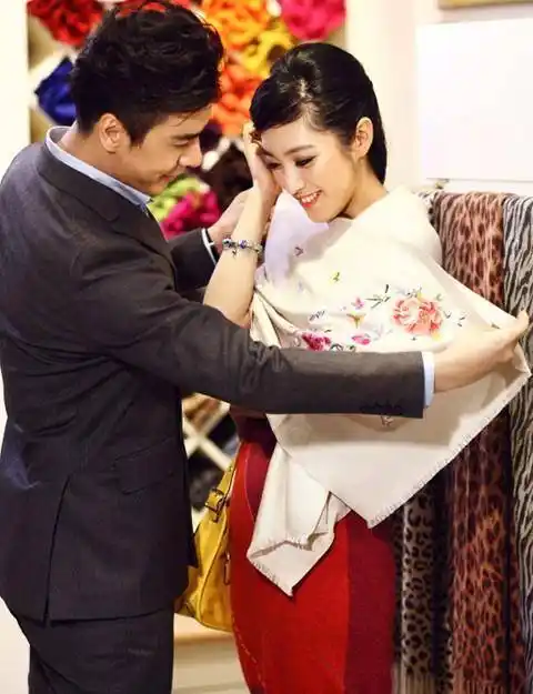 原创都说安徽出美女何卿美丽端庄能做到新闻主播可见实力不凡