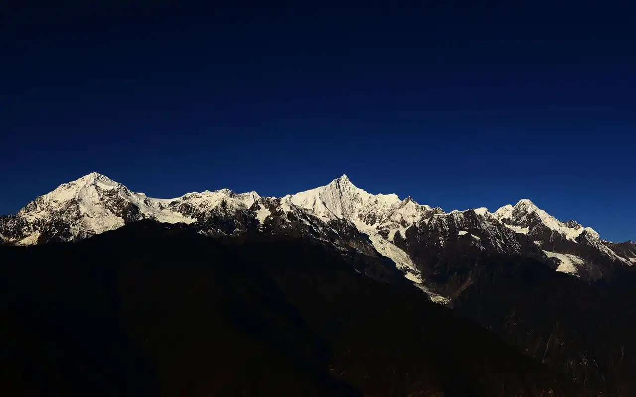 云南梅里雪山自然风景高清图片桌面壁纸
