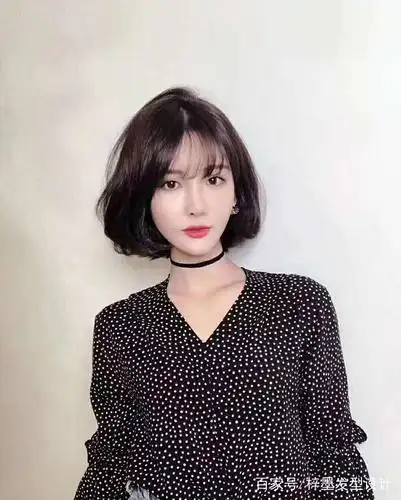 中短发微烫发型,知性优雅很韩范,最适合那些脸圆头发多的女生了