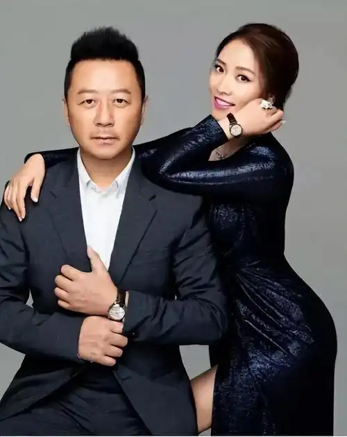 回顾演员郭涛镜头前和小十几岁娇妻秀恩爱背地里却看不起她