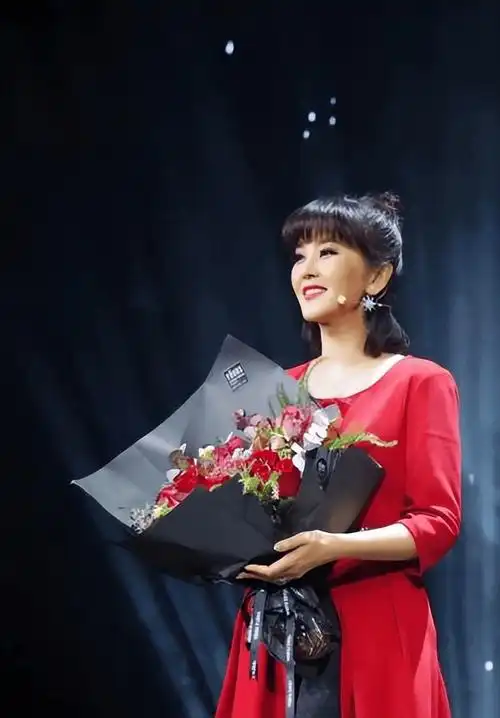 她在央视主持15年,竟只是个临时工,辞职离开后又被高薪聘回_方琼_杨阳