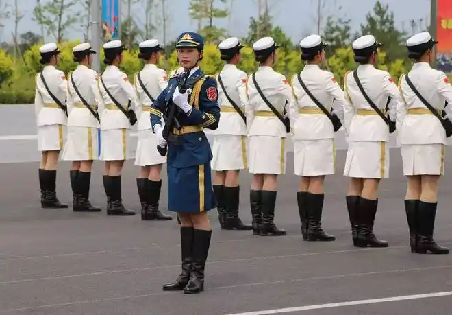 中国解放军三军仪仗队隶属哪个部队军衔制度有何不同之处