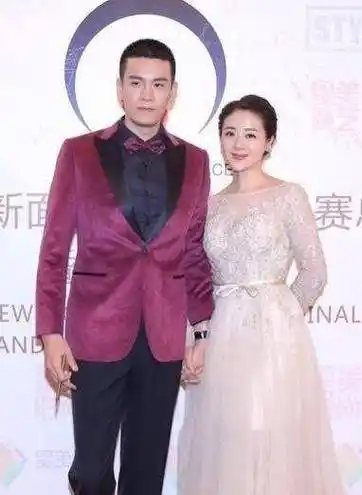 经超追求小李琳,朋友劝她:那是个小白脸,就是想靠你的名气炒作_带着