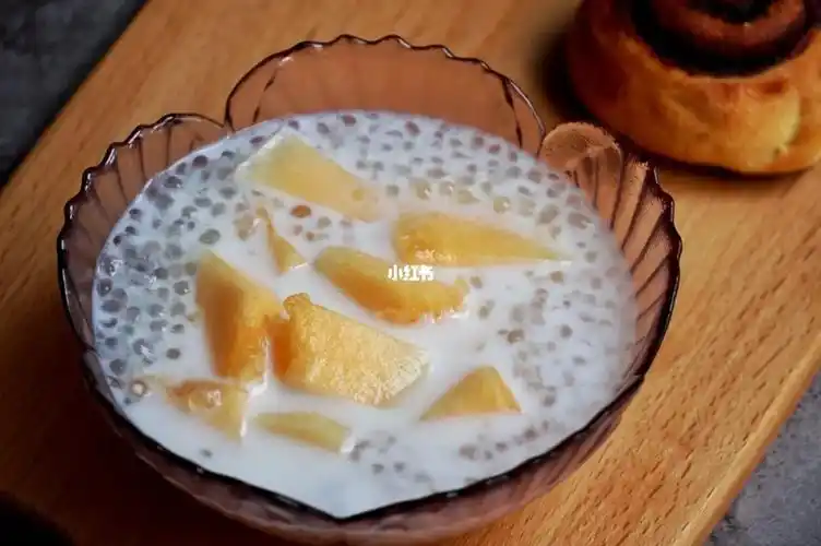 独享下午茶时光椰汁哈密瓜西米露