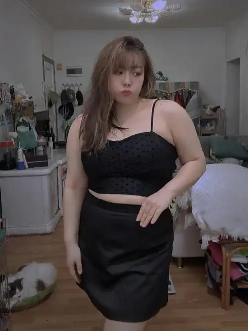 自带女神标签的吊带胖mm穿了也绝美