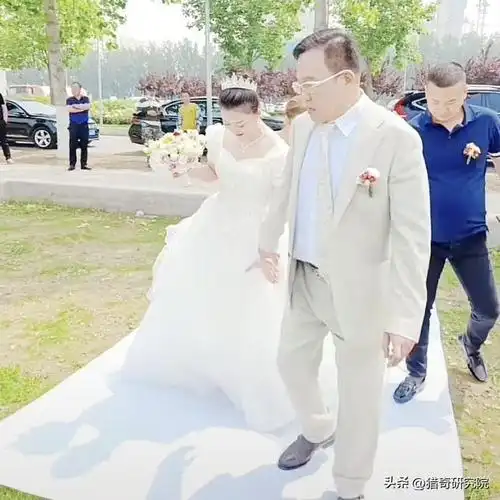 瞎宝庆敬酒,王忠义满脸堆笑|郭德纲|相声界|曹云金|相声演员_网易订阅