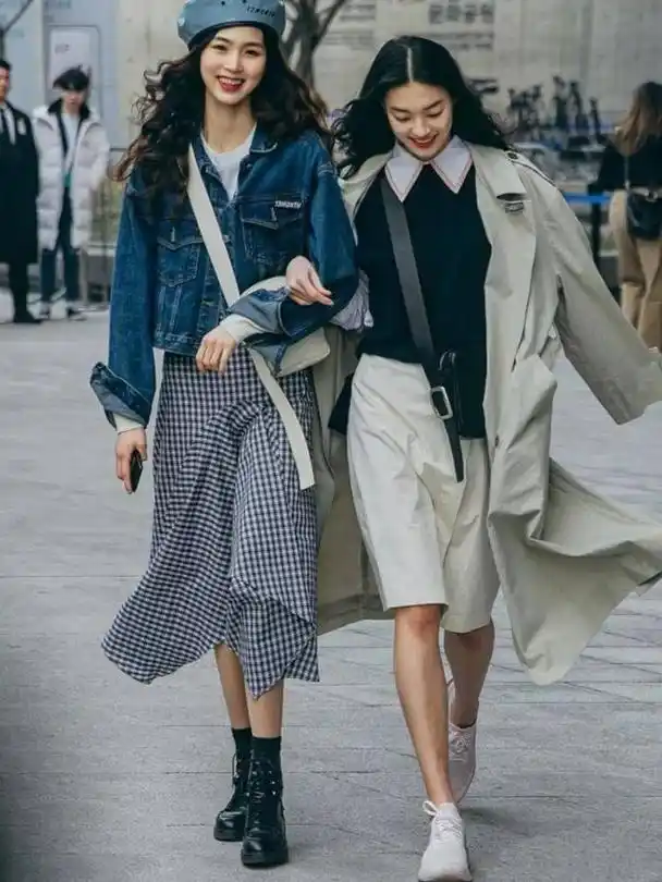 看看韩国女生的街头搭配,摩登又养眼