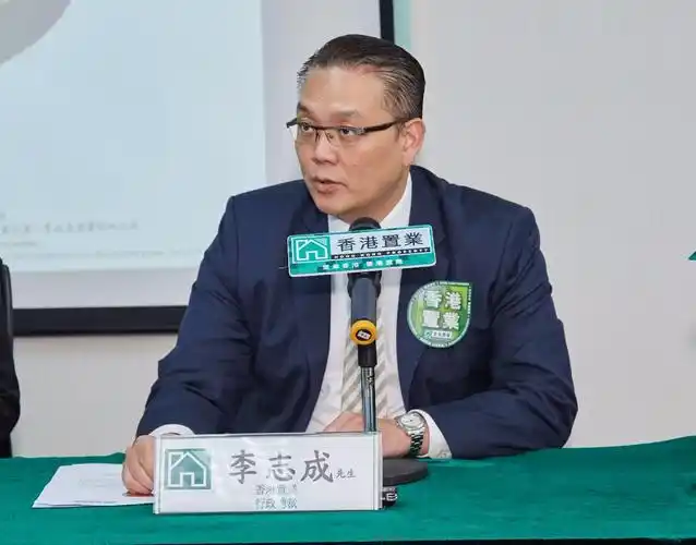 香港置业行政总裁李志成认为,本港最快下半年才有机会加息.