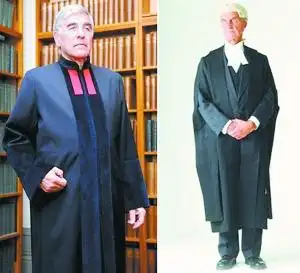 黑色长袍,白色发套,这是300年来英国法官的标志性"扮相".