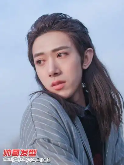 长脸男生留长发好看么 男生长头发发型图片