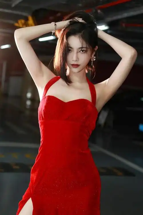 许佳琪惊艳到我了一袭红色侧边开叉礼服长裙尽显妩媚优雅