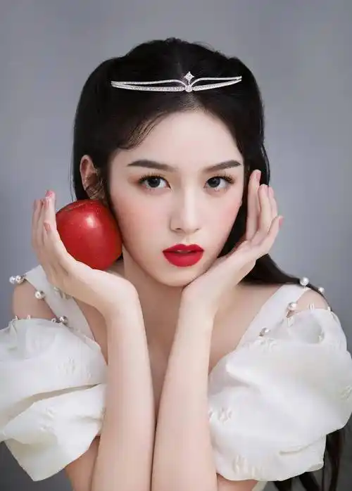 原创新生代女演员周也不仅颜值高而且演技特别好身材也非常完美