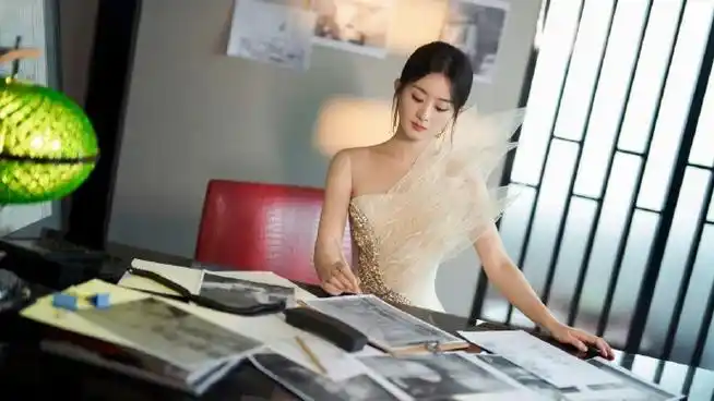 赵丽颖羽纱仙女裙#颖宝发布会穿搭,凤舞胸银辉洒,翅展腰际翼轻扬