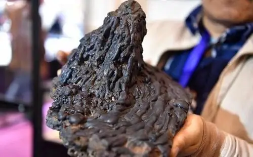 香格里拉陨石1克卖20万!专家:矿渣而已