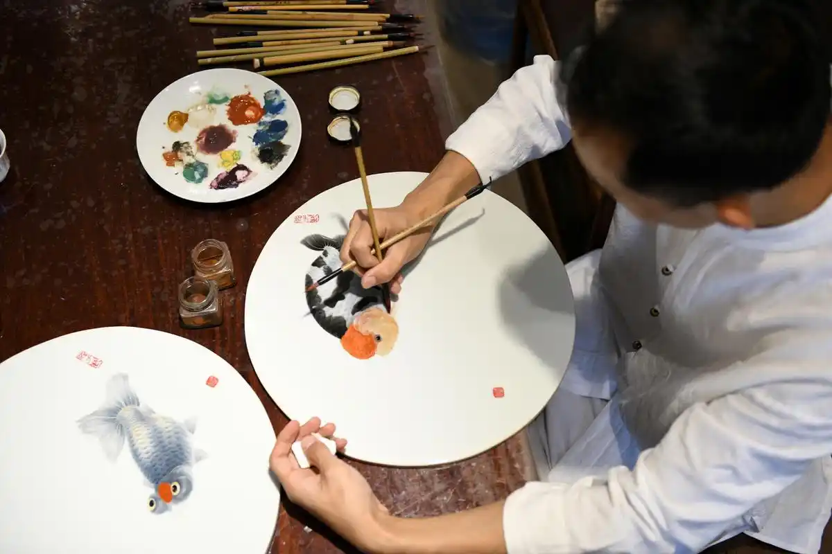 陶瓷彩绘惟妙惟肖