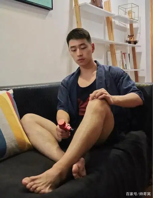 喜欢健身的运动型95后小狼狗,身高178阳光又帅气的大三文艺男!