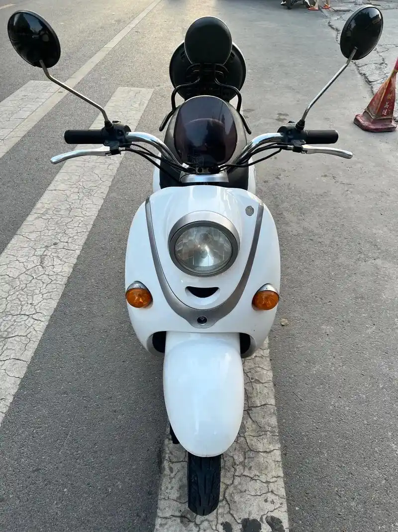 立马电动车1299米电池还有六个月保修期