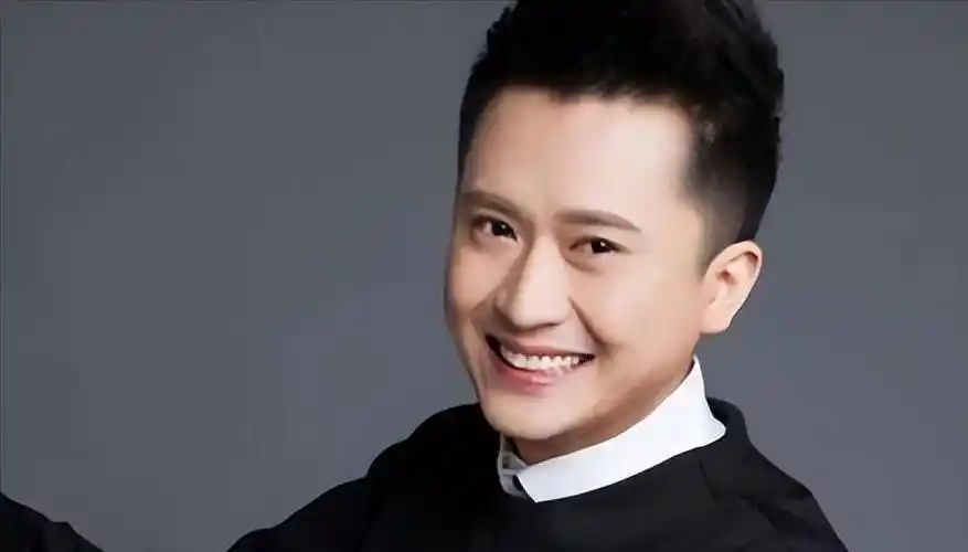 电视主持人杨帆一家四口幸福美满,就是大女儿让我"头疼"_父亲_小号