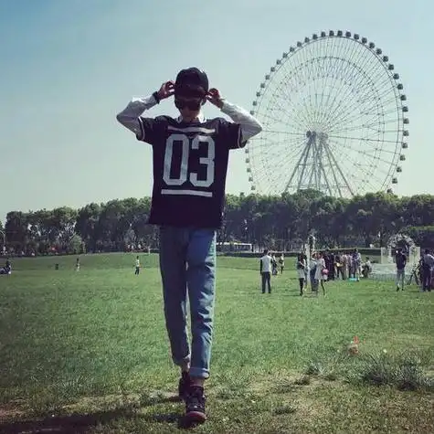 世事纷纭男生头像小清新黑白欧美风帅气背影复古搞怪