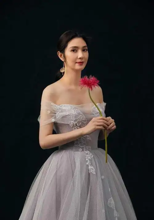 洪欣和黄国梁,莫少聪,刘銮雄的感情纠葛,最后和张丹峰携手终身