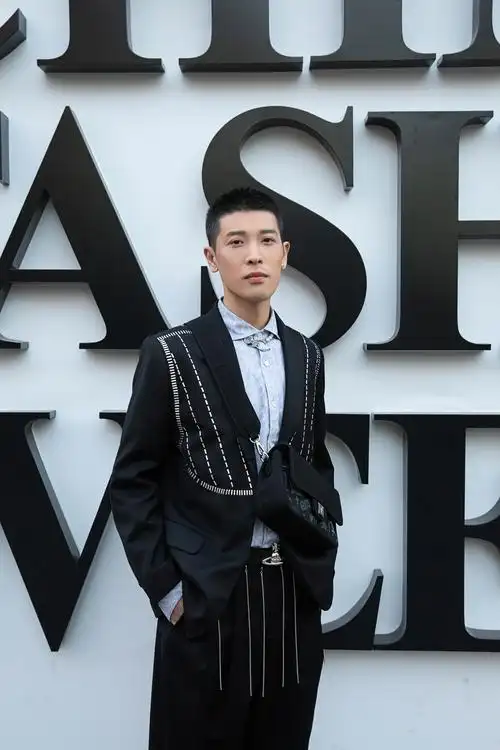 歌手-张赫宣《国际时装周》