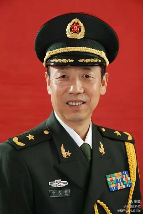 弄清楚军装左胸的"马赛克"是怎么回事