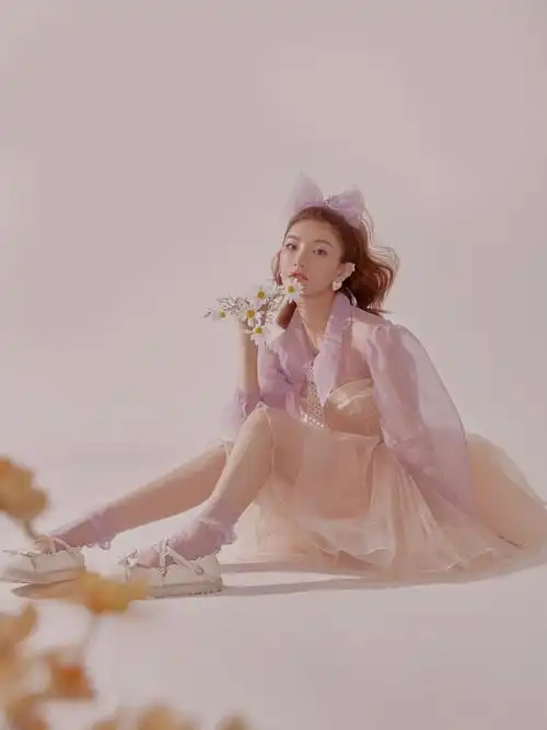 服装影楼新款时尚写真主题小清新画报女孩艺术照摄影民族服装