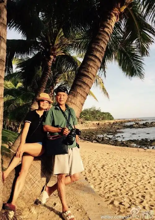 52岁演员茹萍生活照半路夫妻恩爱幸福一对儿女颜值超高