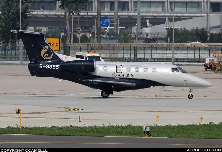 图为【--embraer emb-500/505 phenom 300】飞机照片