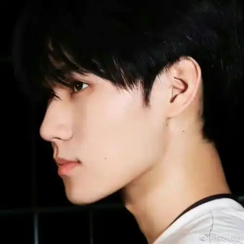张真源侧脸杀##张真源脸颊痣