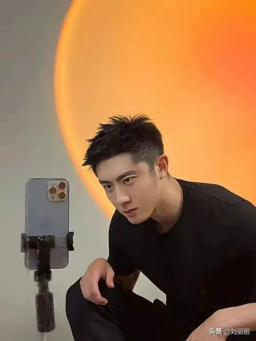 飞机头发型图片(14款高人气男发,流行又帅气,是年轻男士的最爱)