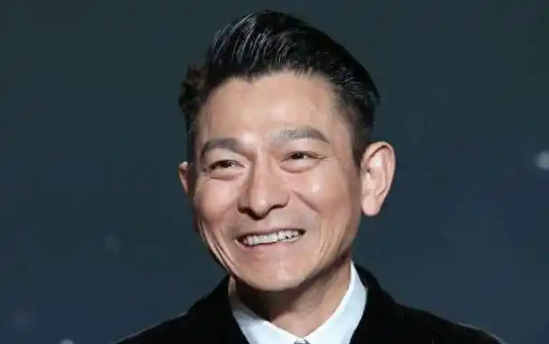 刘德华一年的收入,大概是多少钱?