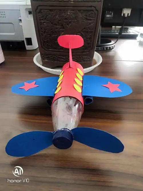 姜杭幼儿园空中学堂——手工制作小飞机