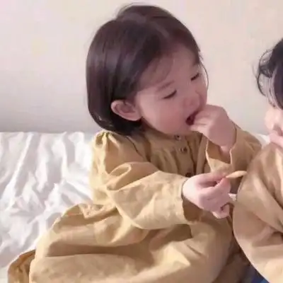 qq萌娃可爱情侣头像一男一女用孩子做情头非常不错吧