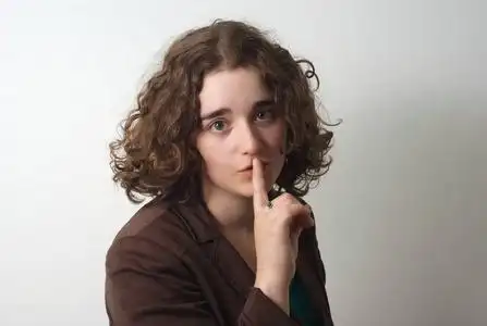 闭嘴手势标志,年轻黑妞说不照片