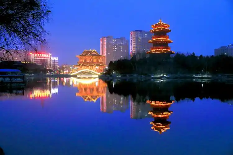 流光溢彩西花园