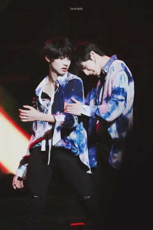 刘耀文 朱志鑫 图源水印