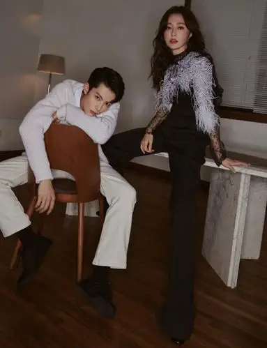 秦岚王鹤棣情侣大片上线相差19岁cp感十足看上去真养眼