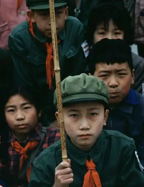 八十年代彩色老照片展现中国孩童的丰富生活