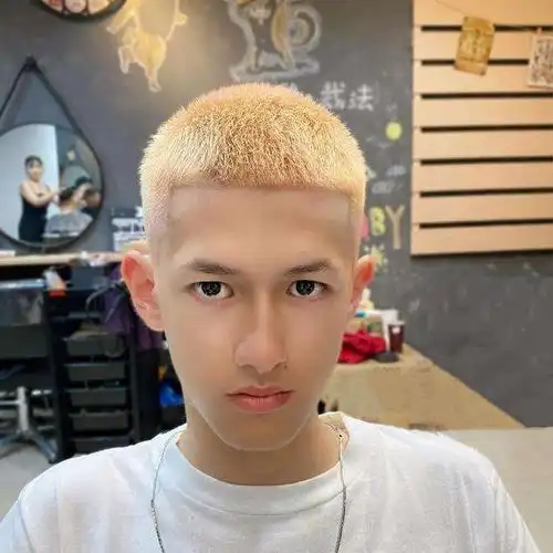 两边铲光 寸头发型什么男生适合剪寸头帅气从改变发型开始寸头发型最