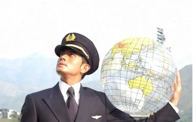 【郭富城】2004年超帅超有型机长造型 代言国泰航空公司广告