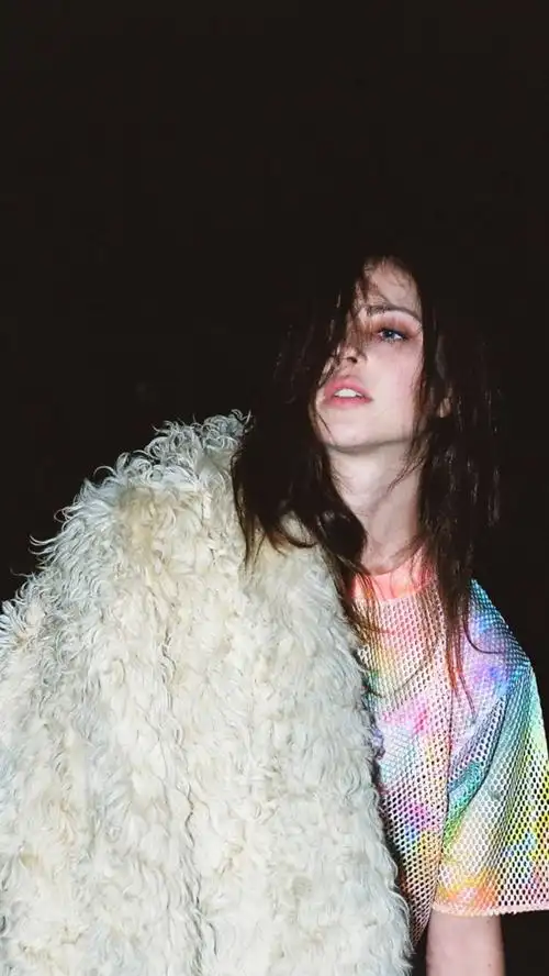 欧美女生气质高冷手机壁纸 拥有就是失去的开始