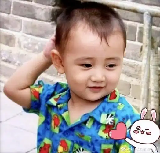 今日考古第一part,小时候的焉栩嘉小时候的照片也太多了点!