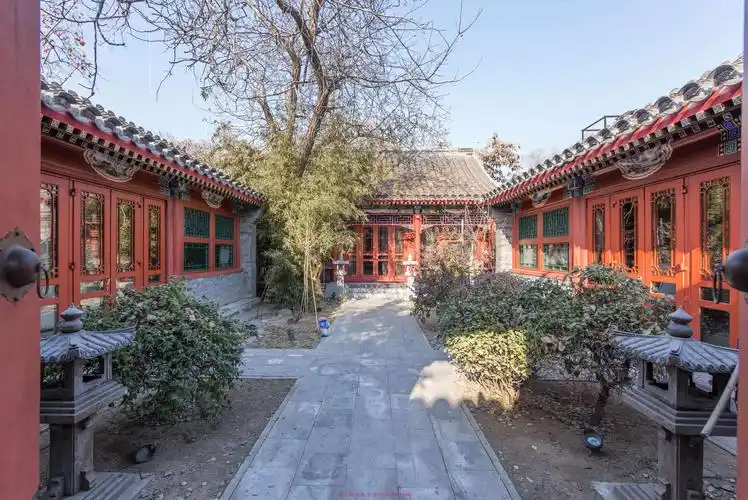 后海四合院出租 后海边上,银锭桥附近,大型四合院,占地730,建筑面积