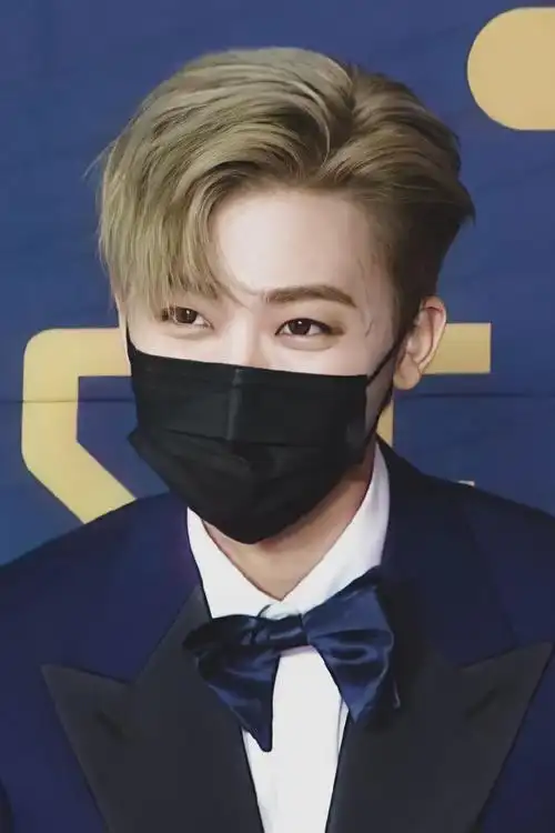 罗渽民新发色鲨疯了##罗渽民红毯怼脸镜头