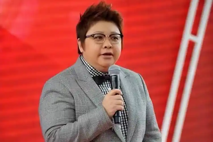 回顾韩红的母亲雍西女儿52岁仍未婚单身让她纠结心痛