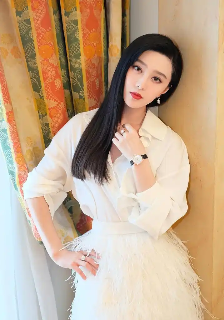 当地时间2018年5月10日 ,戛纳,范冰冰再次凸显了自己百变的搭配功力